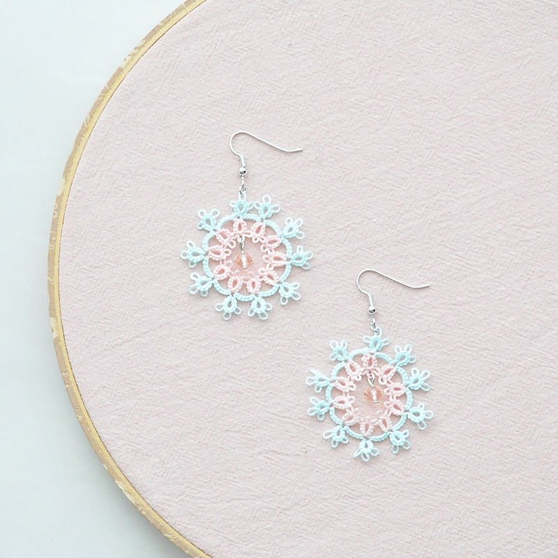 [Customized] Hand-knitted Snowflake Earrings Pink Green and Pink Orange Tatting Snowflake Earrings - Earrings & Clip-ons - Thread Multicolor