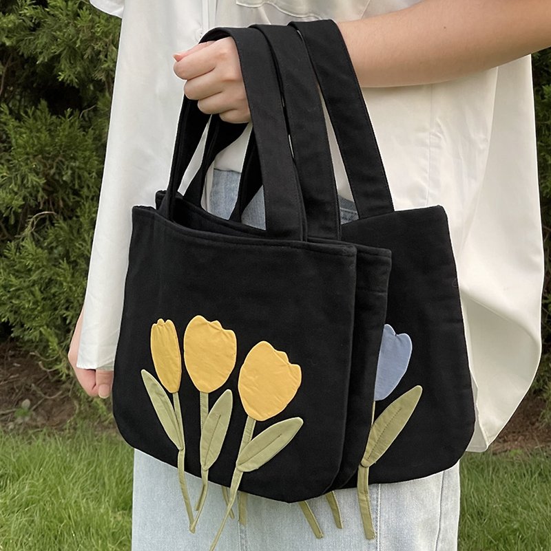 Three-dimensional Tulip Autumn Girl Handle Shoulder Bag Magnetic Buckle Tote Bag - กระเป๋าแมสเซนเจอร์ - ผ้าฝ้าย/ผ้าลินิน หลากหลายสี