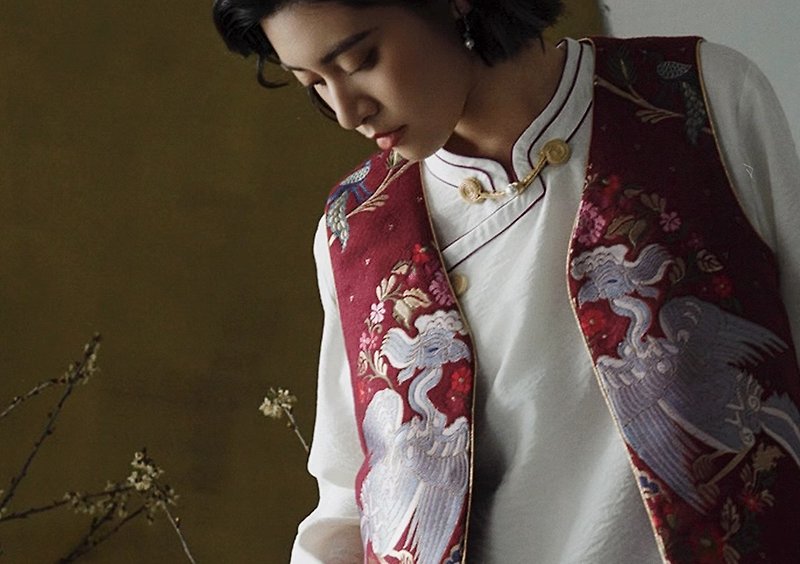 Jiuge New Chinese Retro Embroidery Layered Vest - เสื้อกั๊กผู้หญิง - วัสดุอื่นๆ หลากหลายสี