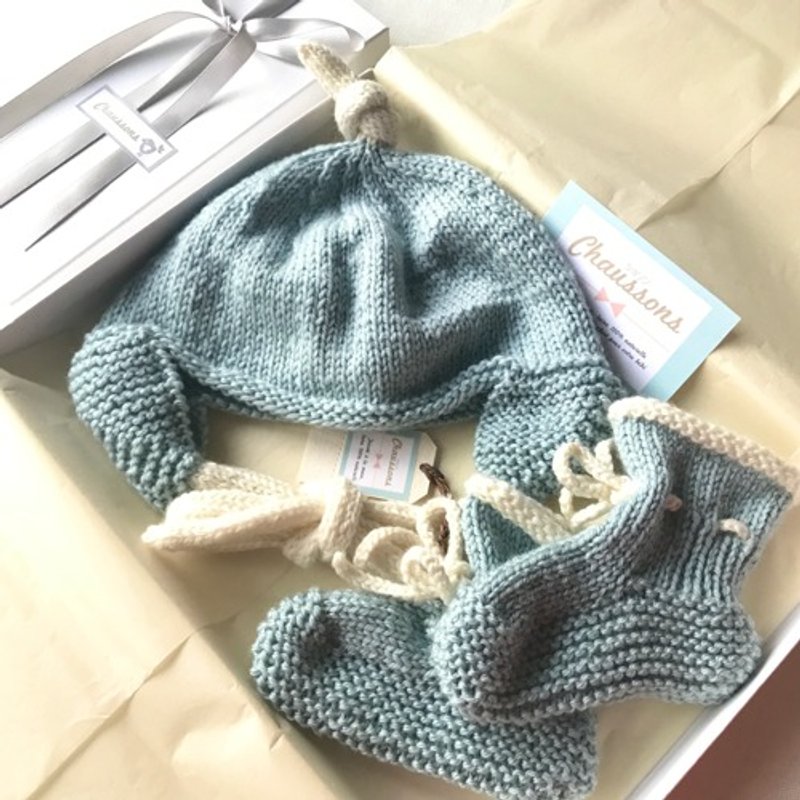 Baby bonnet with earmuffs and baby booties set made of 100% pre-shrunk wool - Baby Socks - Wool Blue