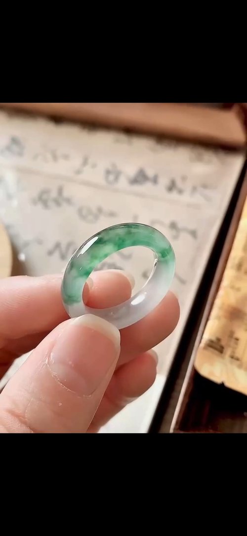 氷翡翠天然翡翠 A翡翠クラスの指輪・花が浮かぶハイアイス翡翠