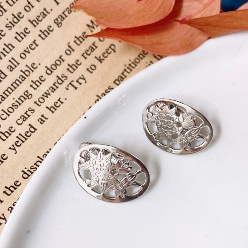 挪亞方舟古董飾品 Vintage Jewelry 【西洋古董飾品】雅緻曲橢圓花雕精緻花卉葉片 質感耳環耳夾