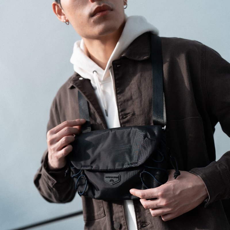 【DOUGHNUT】ATOM ACT waist bag crossbody bag, water-repellent, multi-compartment wear-resistant/black - กระเป๋าแมสเซนเจอร์ - ไนลอน สีดำ