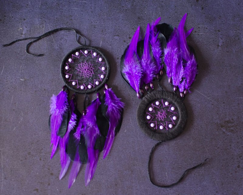 Small black purple dream catcher  Birthday gift idea for friend - 壁貼/牆壁裝飾 - 繡線 紫色