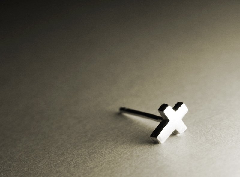 Small cross shape sterling silver earrings (single/pair) - Earrings & Clip-ons - Other Metals Silver