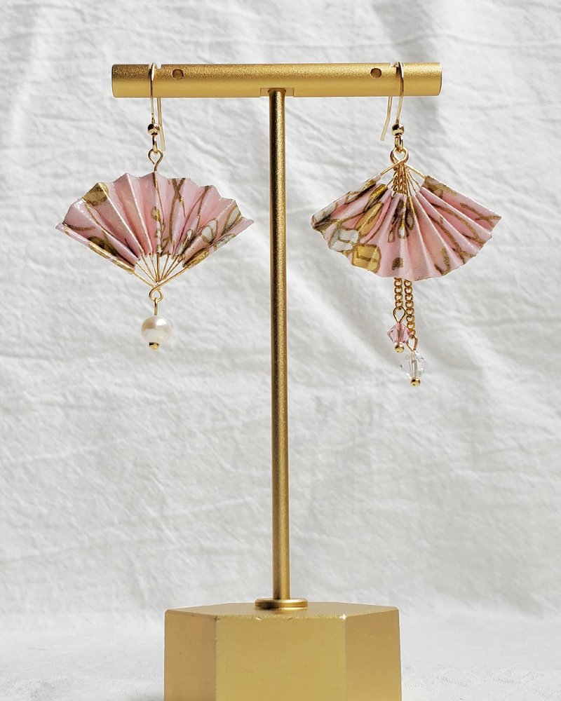 Japanese Washi Fan Drop Earrings - Light Pink - ต่างหู - กระดาษ สึชมพู