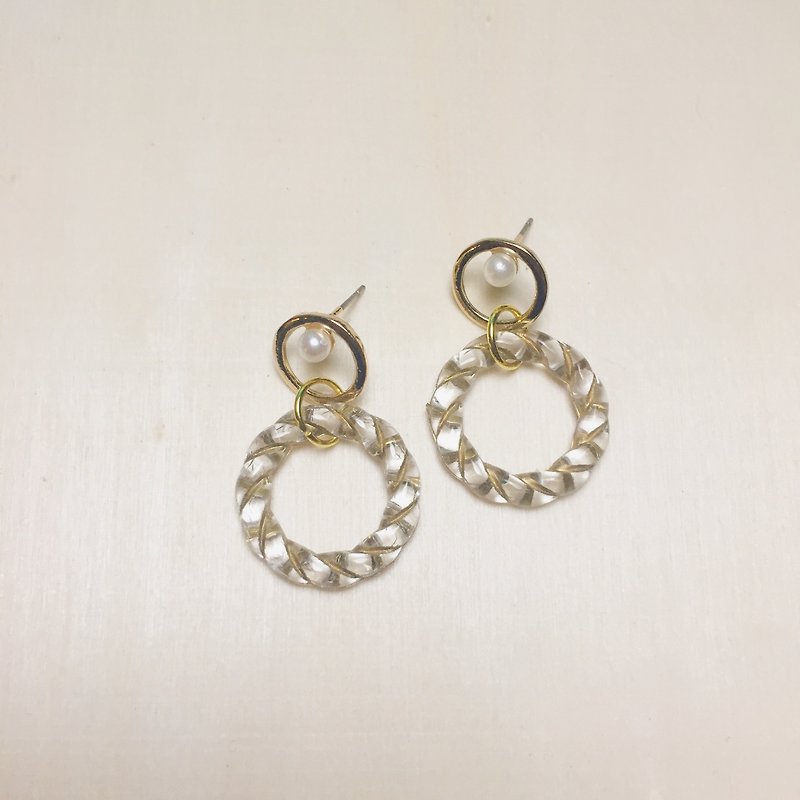 Vintage pearl hoop engraved round earrings - Earrings & Clip-ons - Resin Transparent