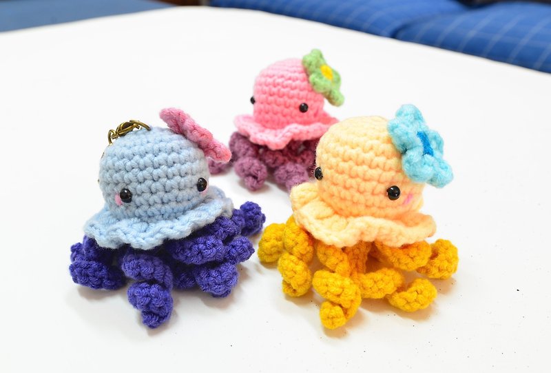 Ocean style wool crocheted small jellyfish/wool knitted small jellyfish pendant - Stuffed Dolls & Figurines - Thread Multicolor