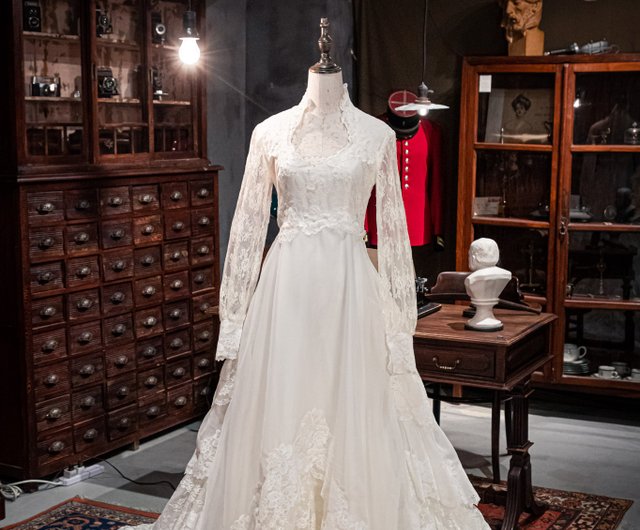 50s Ivory colour long sleeve long train wedding gown - Shop Legacy