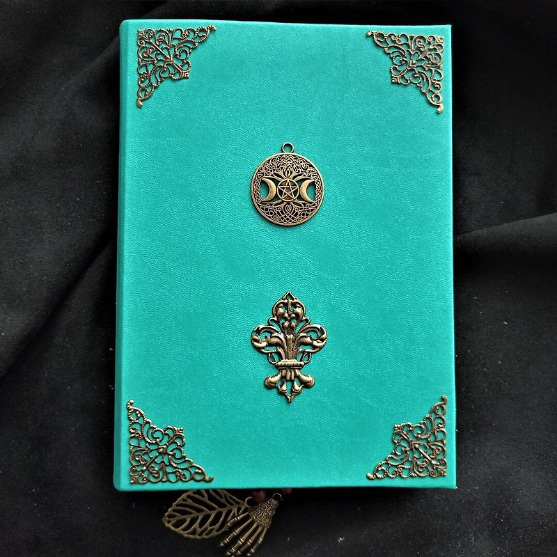 Gothic spell book real Practical magic book Triple goddess grimoire handmade - สมุดบันทึก/สมุดปฏิทิน - กระดาษ สีเขียว