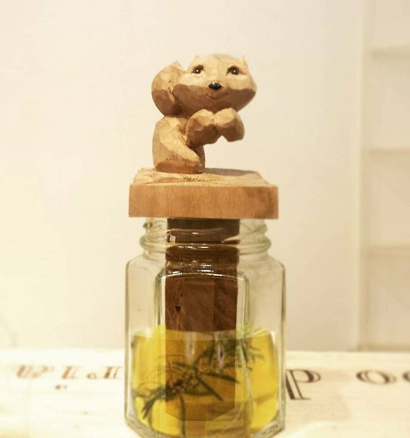 Cute squirrel essential oil diffusion bottle - งานไม้/ไม้ไผ่/ตัดกระดาษ - ไม้ สีส้ม