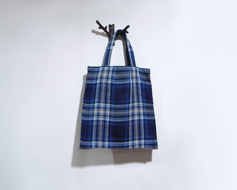 Blue checkered bag (small) - กระเป๋าถือ - ผ้าฝ้าย/ผ้าลินิน 