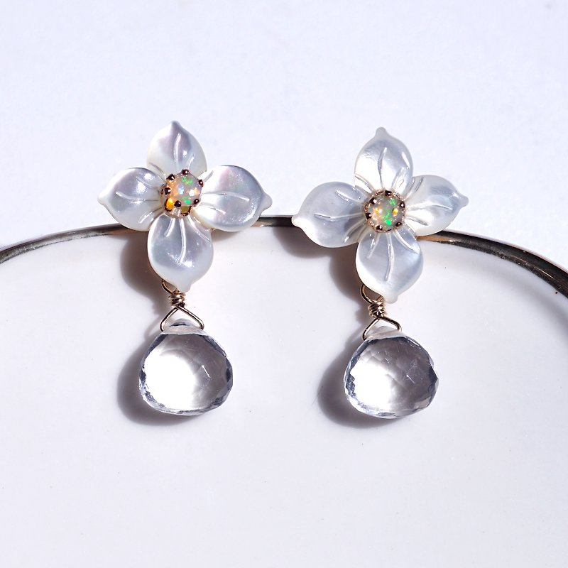 2way white mother of pearl and opal, flower mizuki/dogwood stud earrings with crystal Elin - ต่างหู - เครื่องเพชรพลอย ขาว