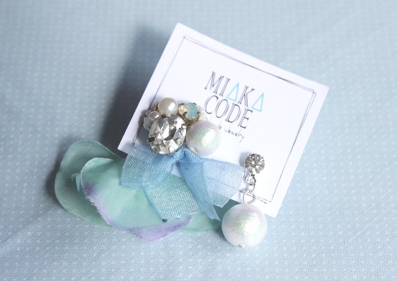 Hand-beaded Cotton pearls Jewelry with (Turquoise blue)Floral Earrings/Ear-clips - ต่างหู - พืช/ดอกไม้ สีน้ำเงิน