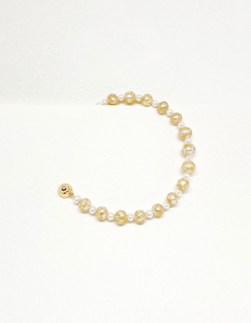 Gold Foil Freshwater Pearl Bracelet - สร้อยข้อมือ - ไข่มุก สีทอง