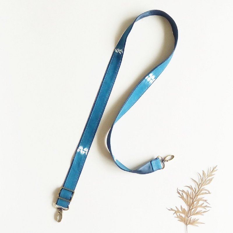 T.H.Ani 手工藍染縫染手機背帶 相機背帶 手機掛繩 包包背帶 證件 - 相機背帶 - 棉．麻 藍色