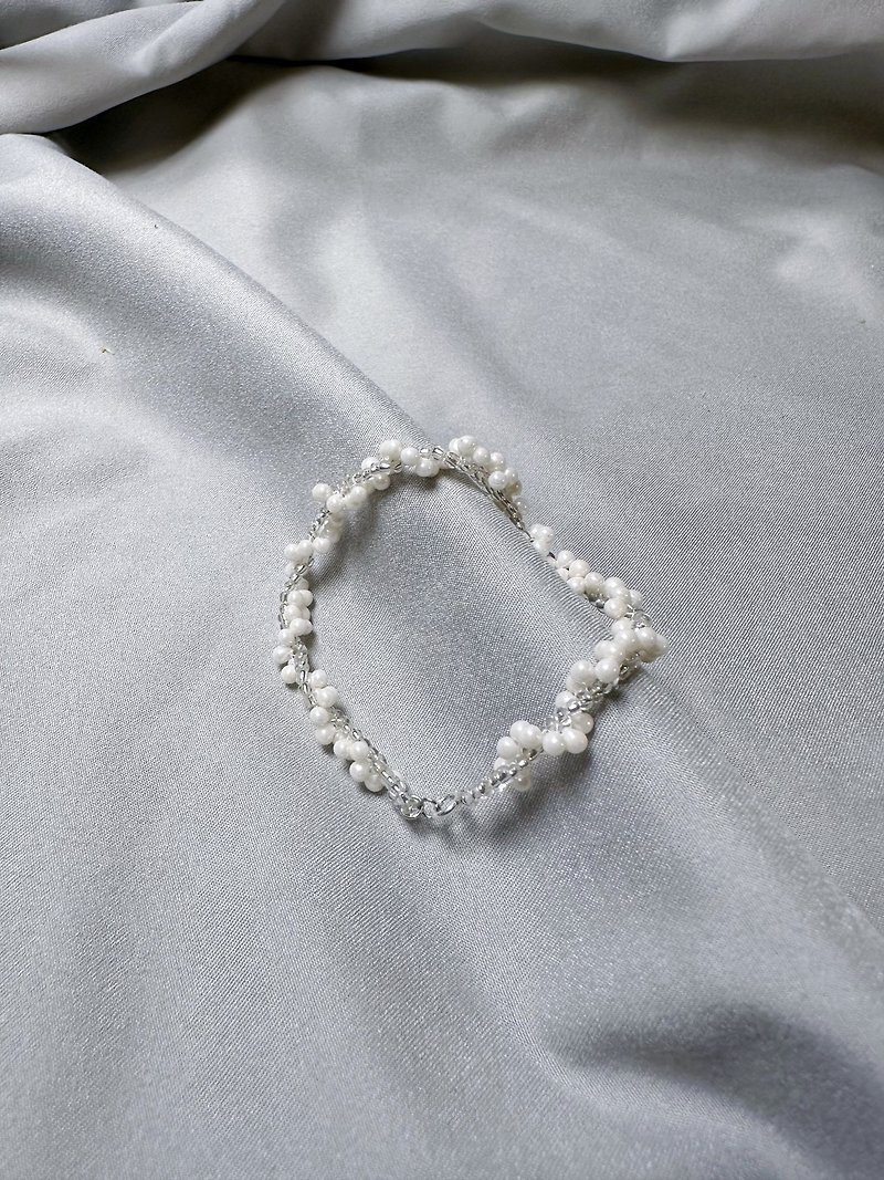 Small cotton drop beads bracelet - สร้อยข้อมือ - โลหะ 
