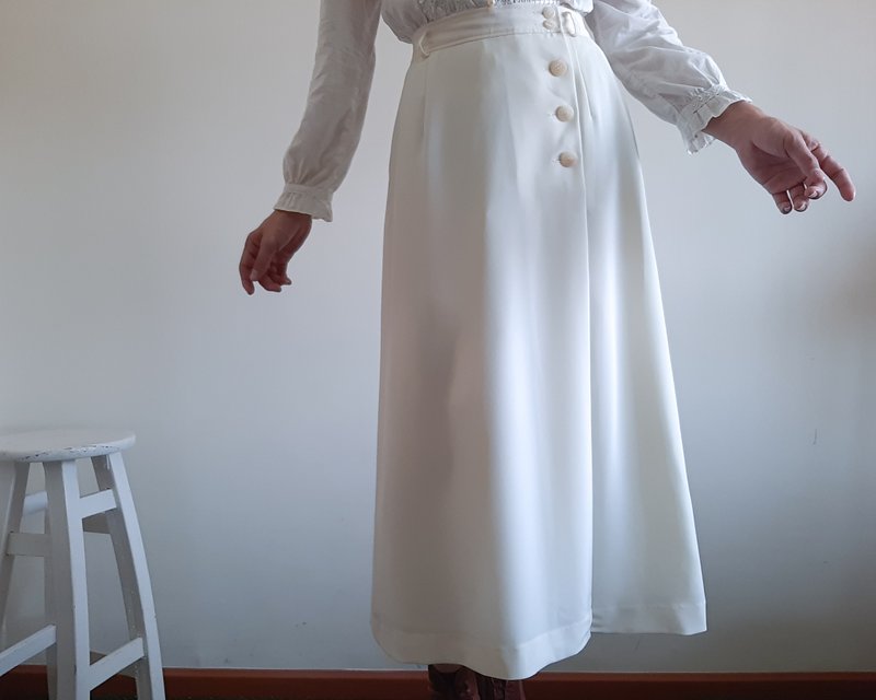 Vintage ivory midi skirt button front , Classic cottagecore skirt Size Xs - S - กระโปรง - เส้นใยสังเคราะห์ ขาว