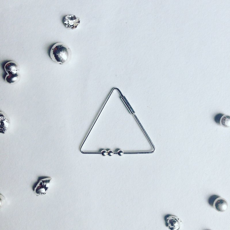 triangle 3 tiny ball .925 silver earrings_single earring for sale - ピアス・イヤリング - 金属 グレー