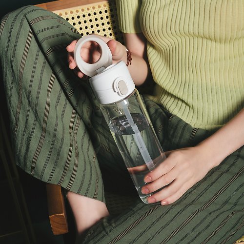 AquaStand Water Bottle with MagSafe – Survivalkeeps.