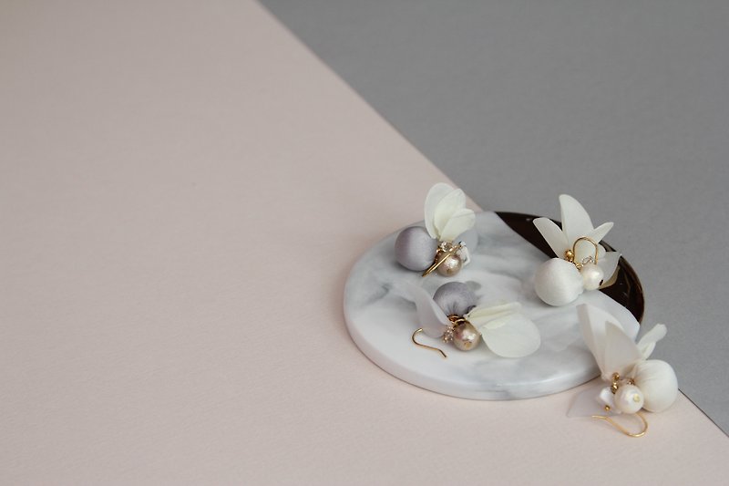 Floral Earrings , Flower Earrings , Artificial Flower Earrings , Jewellery - ต่างหู - พืช/ดอกไม้ สีเทา
