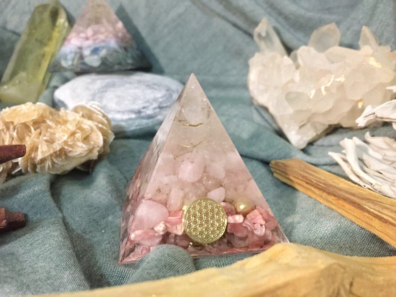 Orgonite 能量塔 — 白水晶柱、粉水晶、紅紋石 - 擺飾/家飾品 - 寶石 粉紅色