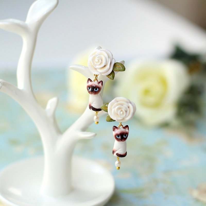 Charming Siamese cat with white rose Earrings, Siamese cat Earrings - Earrings & Clip-ons - Clay White