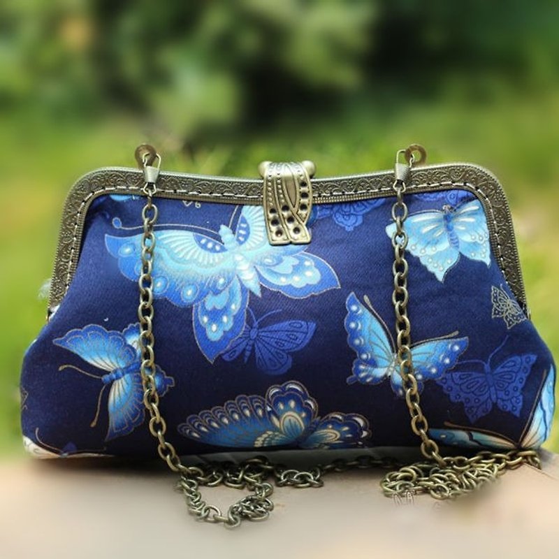 (On the new first 50% off) can be embroidered word engraved mouth gold bag butterfly cheongsam bag Messenger bag mobile phone bag holding bag evening bag cosmetic bag iphone mobile phone bag birthday gift custom gift - กระเป๋าคลัทช์ - ผ้าฝ้าย/ผ้าลินิน 