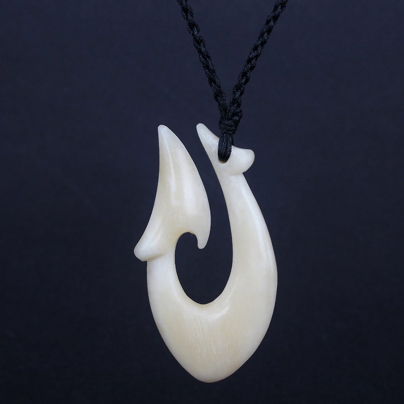 XKCHIEF Maori Handmade Bone Carving Domineering Fish Hook Necklace European and American Cowboy Simple Men and Women's Choice - Necklaces - Other Materials 
