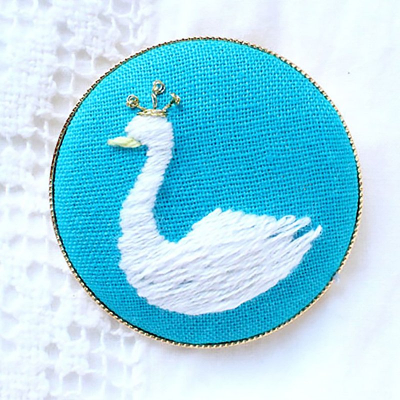 Swan - Embroidery Brooch Kit - เย็บปัก/ถักทอ/ใยขนแกะ - งานปัก ขาว