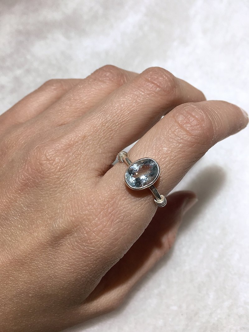 Aquamarine Ring Simple design Handmade in Nepal 92.5% silver - แหวนทั่วไป - เครื่องเพชรพลอย 