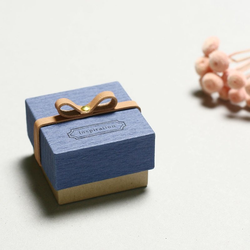 Inspiration // Blue) Giftbox Leather ribbon 気持ちを伝える小さな箱 - 包裝材料 - 紙 藍色