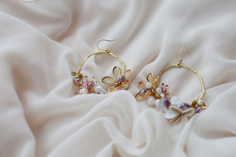 Flower Series-Wreath Earrings/Leather/Pearl/Ear Pins/Ear Clips - ต่างหู - โลหะ ขาว