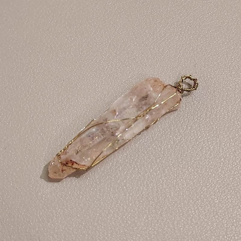 紅泥骸骨閃靈鑽 - 吸收病氣 辟邪避災 - 吊飾/掛飾 - 水晶 