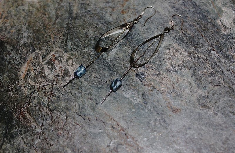 Blue Jasmine Level Fishing Needle/Clip Earrings - ต่างหู - ดินเผา สีน้ำเงิน