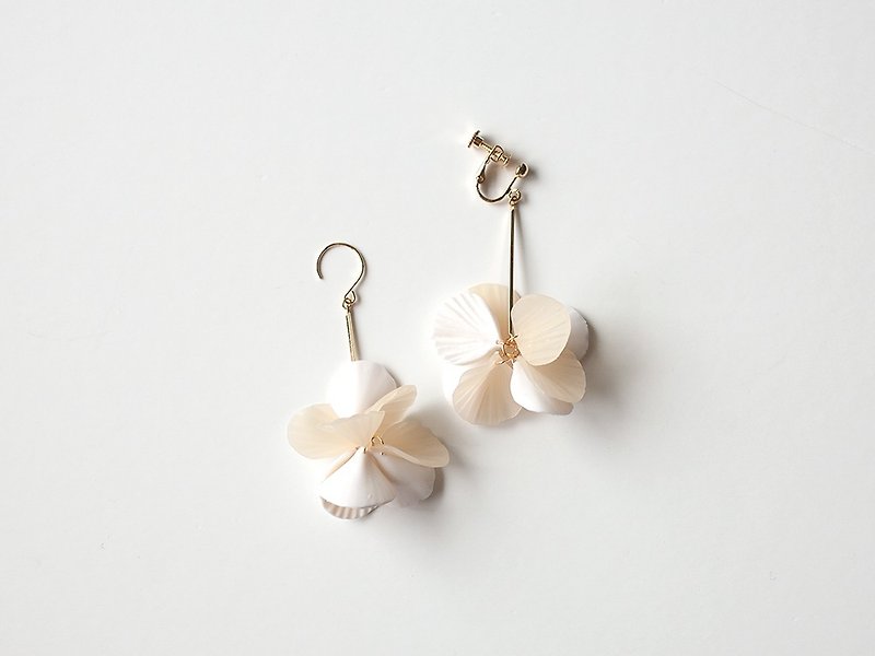 Petal earrings / white - Earrings & Clip-ons - Clay White