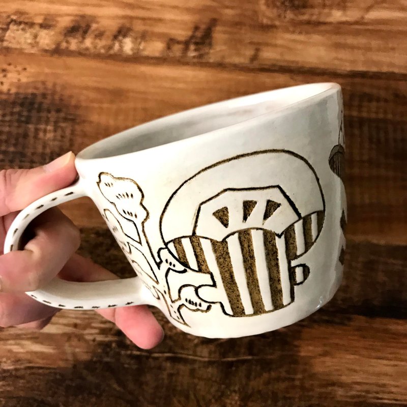 【 小丸 森林 復古 】手刻線條  小花  花圈   馬克杯  咖啡杯 - 其他杯子 - 陶 白色