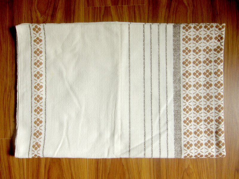 Swedish yellow-brown petal plain weave cotton tablecloth - ผ้ารองโต๊ะ/ของตกแต่ง - ผ้าฝ้าย/ผ้าลินิน สีนำ้ตาล