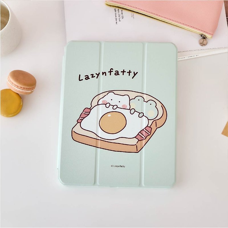 Fatty Cute Bacon and Egg Toast Bed iPad Tri-fold Protective Case - เคส/ซองมือถือ - พลาสติก หลากหลายสี