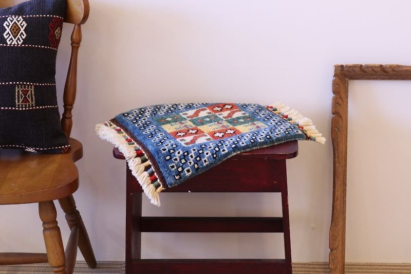 ブルー 手織り 絨毯 座布団サイズ 羊毛&草木染め - 毛布・かけ布団 - その他の素材 ブルー