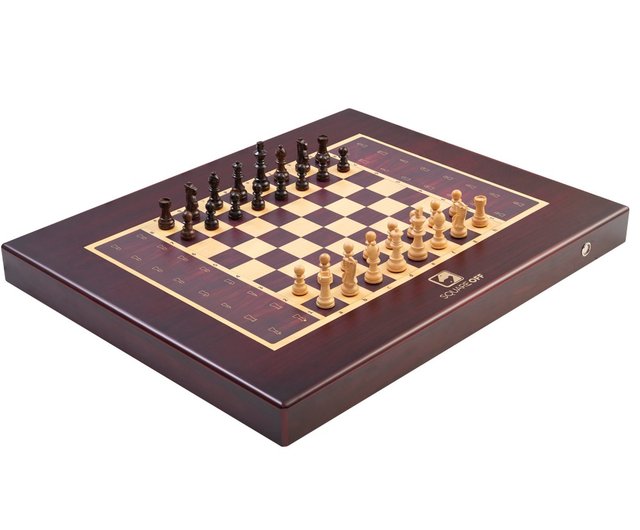 Square Off: World's Smartest Chessboard (Grand Kingdom Set)