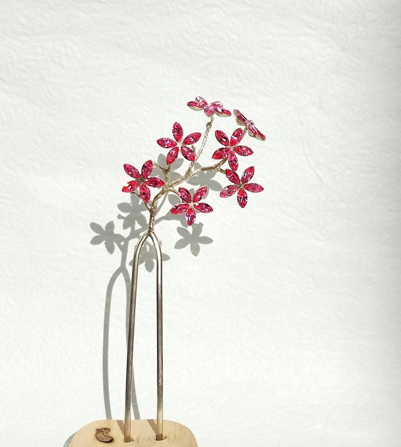 粉色花簪 黃銅 × 施華洛世奇 日本製手工 Luan. Kanzashi Ate - 髮夾/髮圈 - 其他金屬 