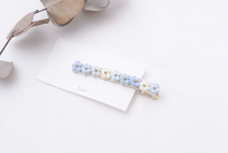 Embroidery thread crochet barrette - เครื่องประดับผม - งานปัก สีน้ำเงิน