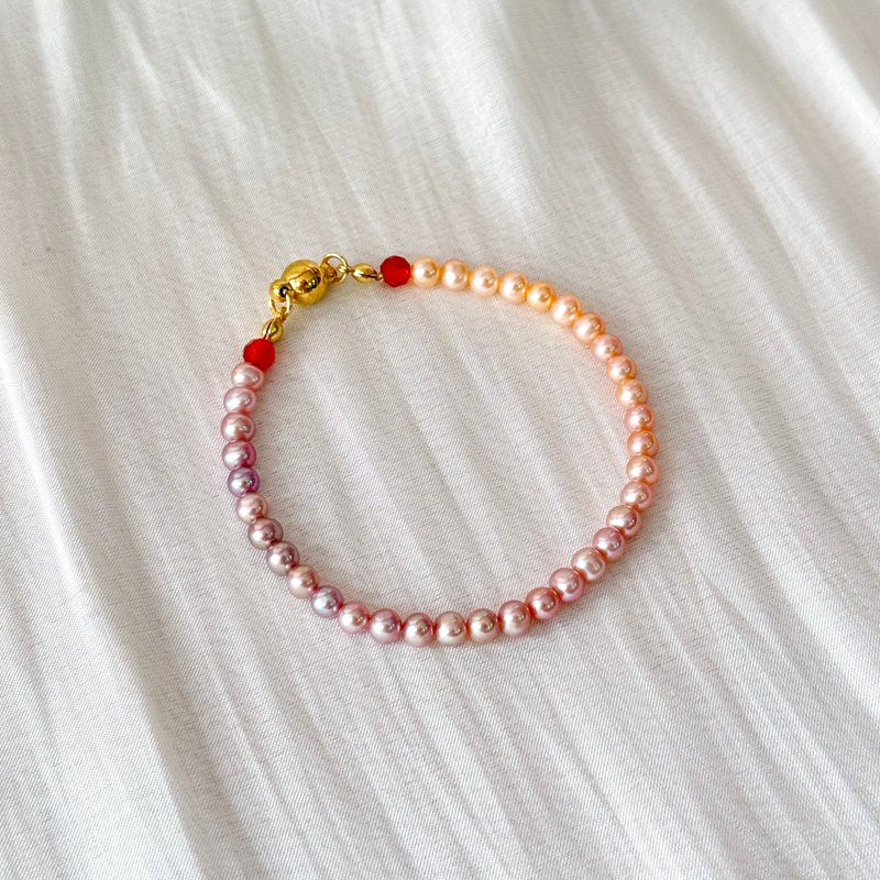 Purple-Pink Gradient Pearl Magnetic Clasp Bracelet - สร้อยข้อมือ - ไข่มุก 