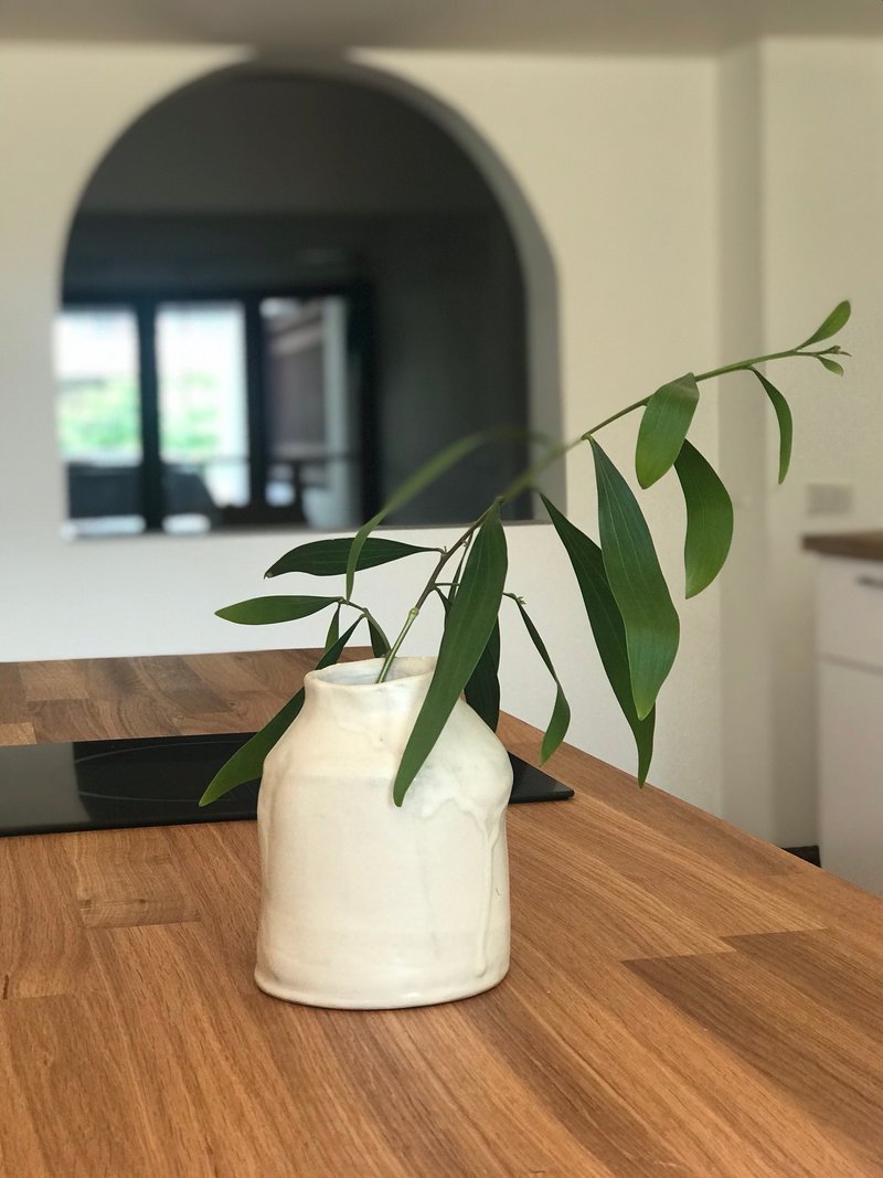 Imperfection vase - L - 花瓶/花器 - 陶 白色