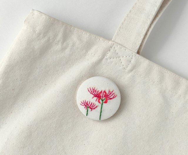 赤い彼岸花の刺繍ブローチ - ショップ かなちゃん手刺繍工房