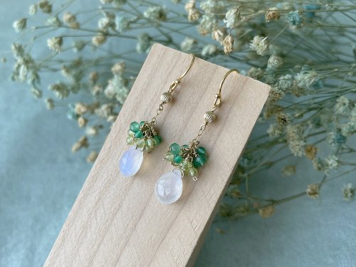 68 Jewellery｜純銀。天然石。輕珠寶 //月亮石橄欖石綠玉髓耳環// 14KGF 天然石水晶手作 古典 防過敏