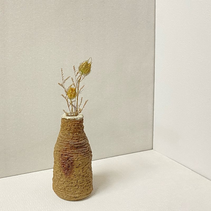 [Yong Cun Shao] Handmade ceramic small flower vases, living and home decorations - Pottery & Ceramics - Porcelain Brown