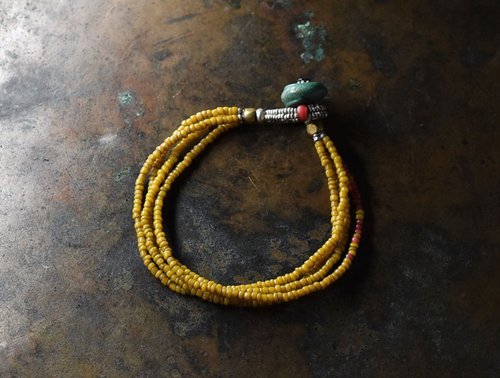 インドオールドシルバーと金赤ホワイトハーツ、 ターコイズのブレスレット。 インドオールドシルバーと金赤ホワイトハーツ、 ターコイズの