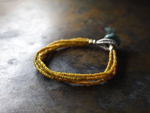 インドオールドシルバーと金赤ホワイトハーツ、 ターコイズのブレスレット。 インドオールドシルバーと金赤ホワイトハーツ、 ターコイズの